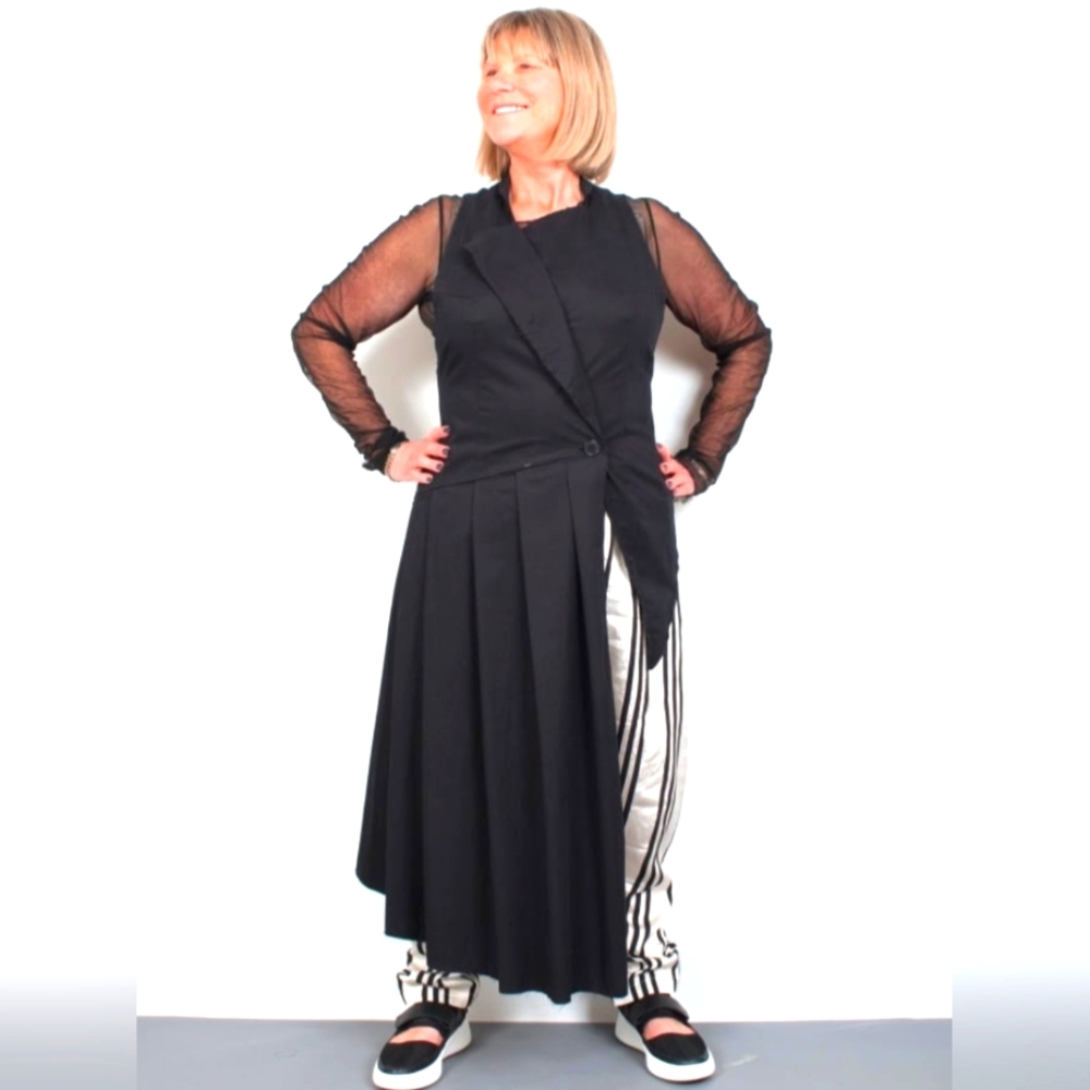 AZIZI Black Pleat Panel Waistcoat – Avant-Garde Double-Layer Cotton – Size XL